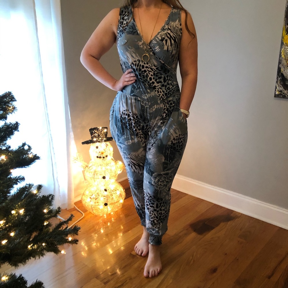 🎁Blue Cheetah Jumpsuit🎁